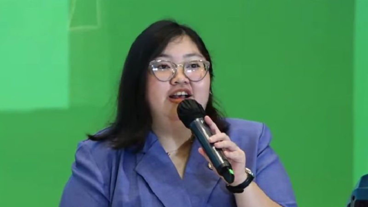 Tangkapan layar Direktur Program 2030 Youth Force Indonesia Tirza Listiarani dalam SDGs Annual Conference 2022 yang digelar secara hibrida di Jakarta, Jumat (2/12/2022) (FOTO ANTARA/Suci Nurhaliza)