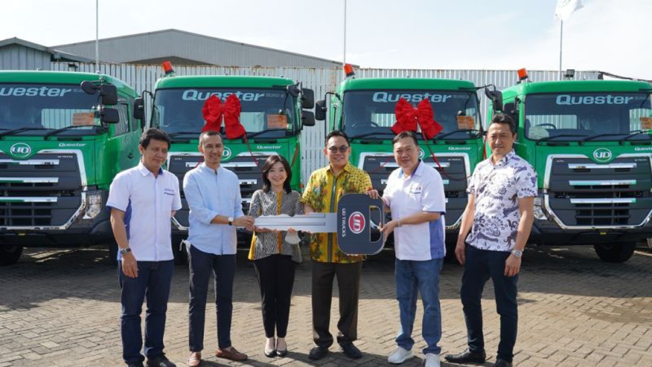 UD Trucks serahkan 32 Quester Euro 5 kepada Tunas Rent & BSA Logistics (ANTARA/HO)
