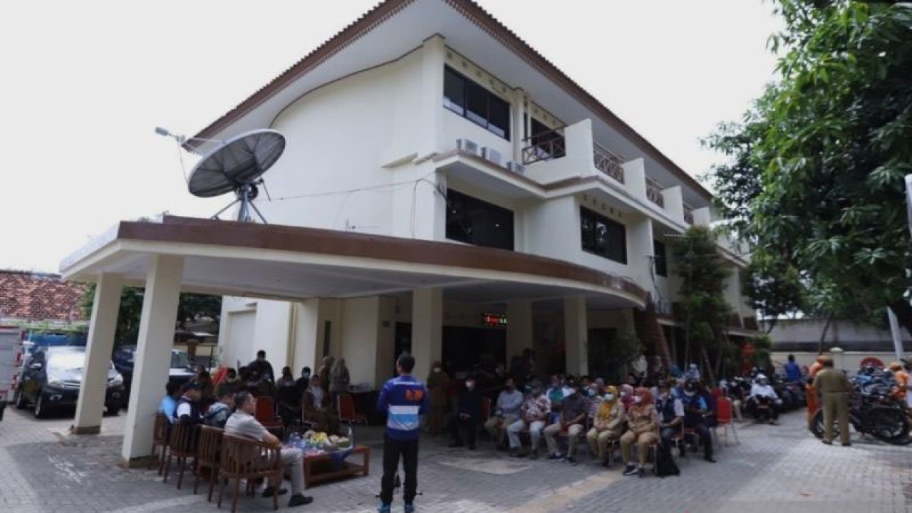 Setelah perbaikan terlihat suasana nyaman pada kantor Kelurahan Ujung Menteng, Jakarta, Rabu (14/12/2022). ANTARA/HO-Kominfotik Jakarta Timur