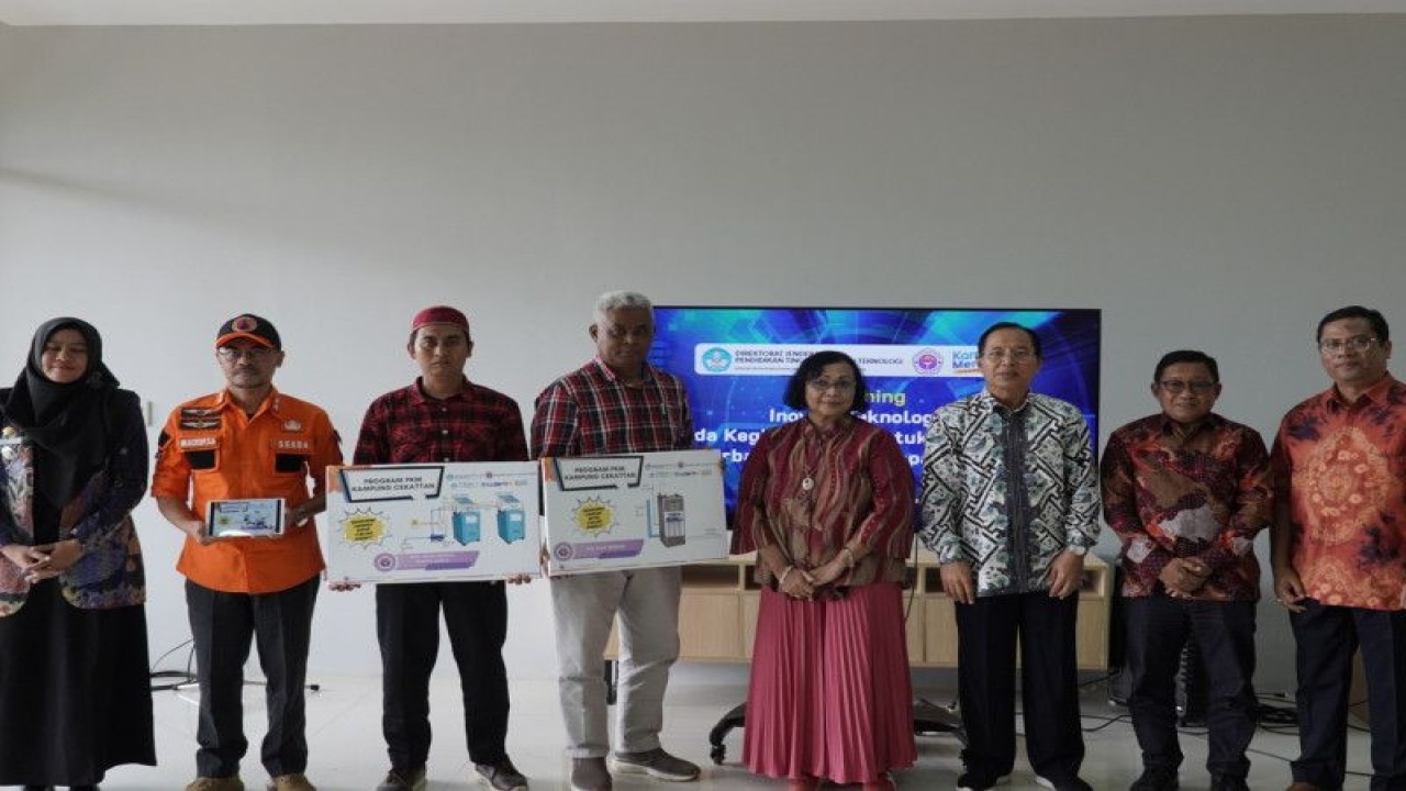 Penyerahan inovasi teknologi dari Universitas Gunadarma pada penerima manfaat di Kabupaten Cianjur, Jabar, beberapa waktu lalu. (FOTO ANTARA/HO-Dokumentasi Pribadi)