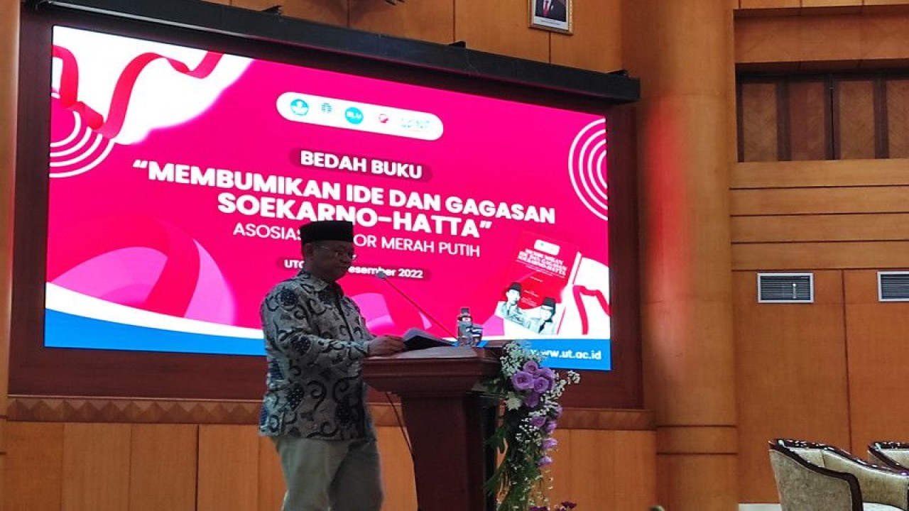 Ketua Asosiasi Rektor Merah Putih yang juga Rektor Universitas Terbuka (UT), Prof Ojat Darojat, di kampus pusat UT, Tangerang Selatan, Rabu (21/12/2022). (ANTARA/Indriani)