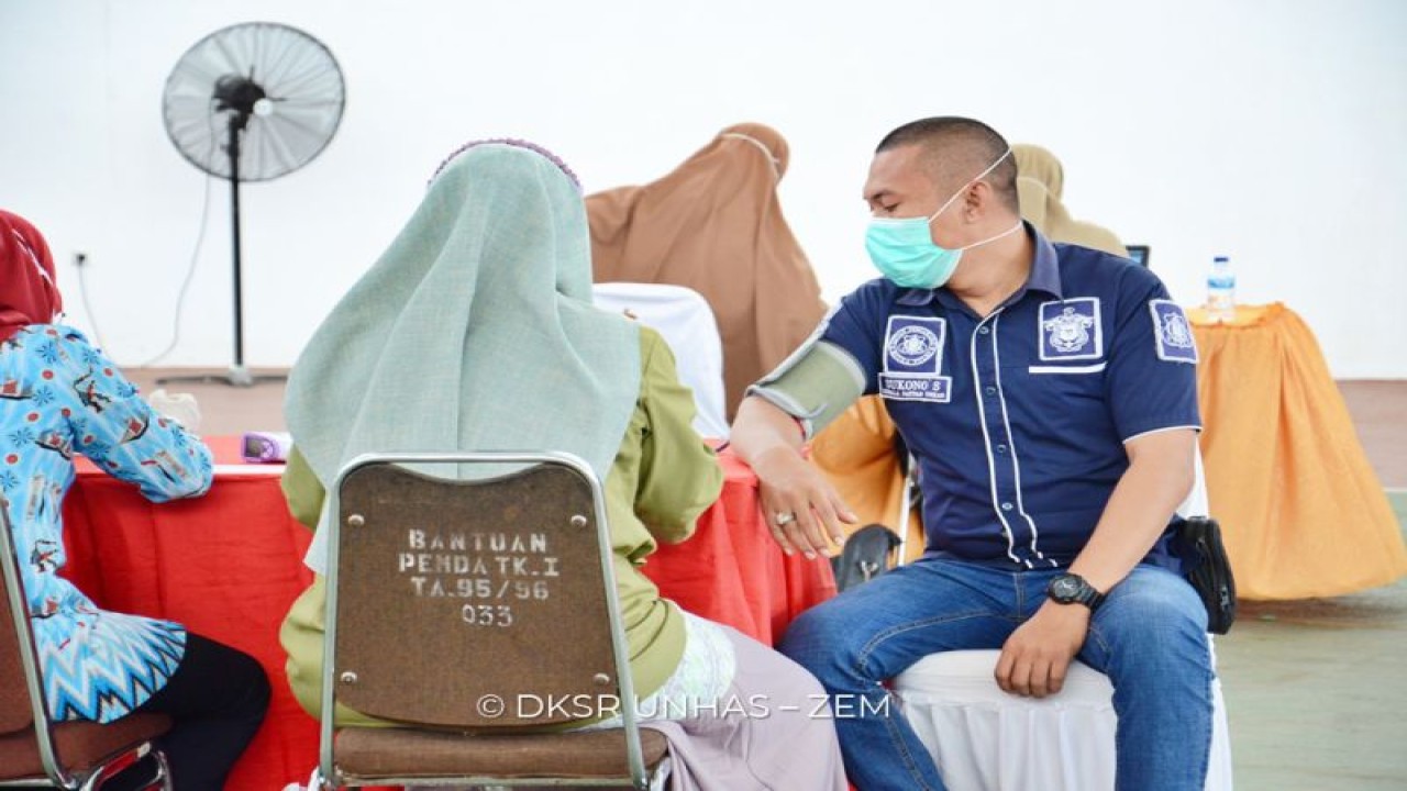 Dosen dan mahasiswa Unhas jalani vaksinasi booster.ANTARA/HO-Unhas.