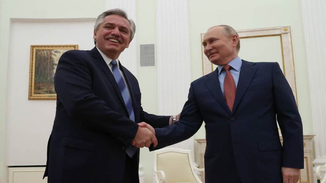 Presiden Rusia Vladimir Putin dan Presiden Argentina Alberto Fernandez. (Sergey Karpuchin/TASS)