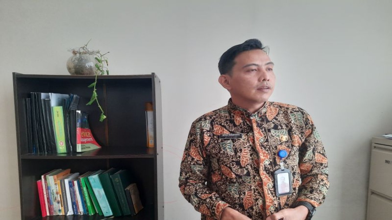 Wakil Direktur Pelayanan RSDU Raden Mattaher dr Anton Trihartono.(ANTARA/Nanang Mairiadi)