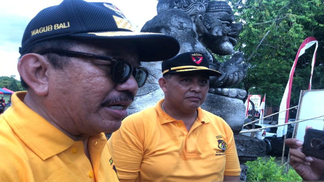 Wakil Gubernur Bali Tjok Oka Artha Ardhana Sukawati saat diwawancara soal aturan dari KUHP baru di Denpasar, Selasa (13/12/2022). ANTARA/Ni Putu Putri Muliantari