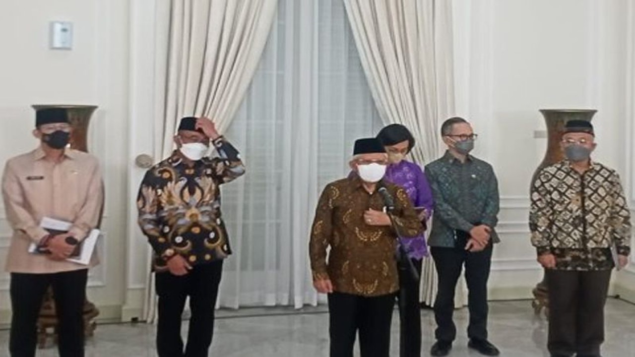 Wakil Presiden RI Ma’ruf Amin memberikan penjelasan terkait dengan hasil Rapat Pleno KNEKS di Jakarta, Selasa (20-12-2022). ANTARA/Rangga Pandu Asmara Jingga