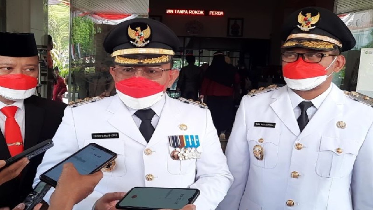 Wali Kota Depok Mohammad Idris (tengah). (ANTARA/Foto: Feru Lantara)