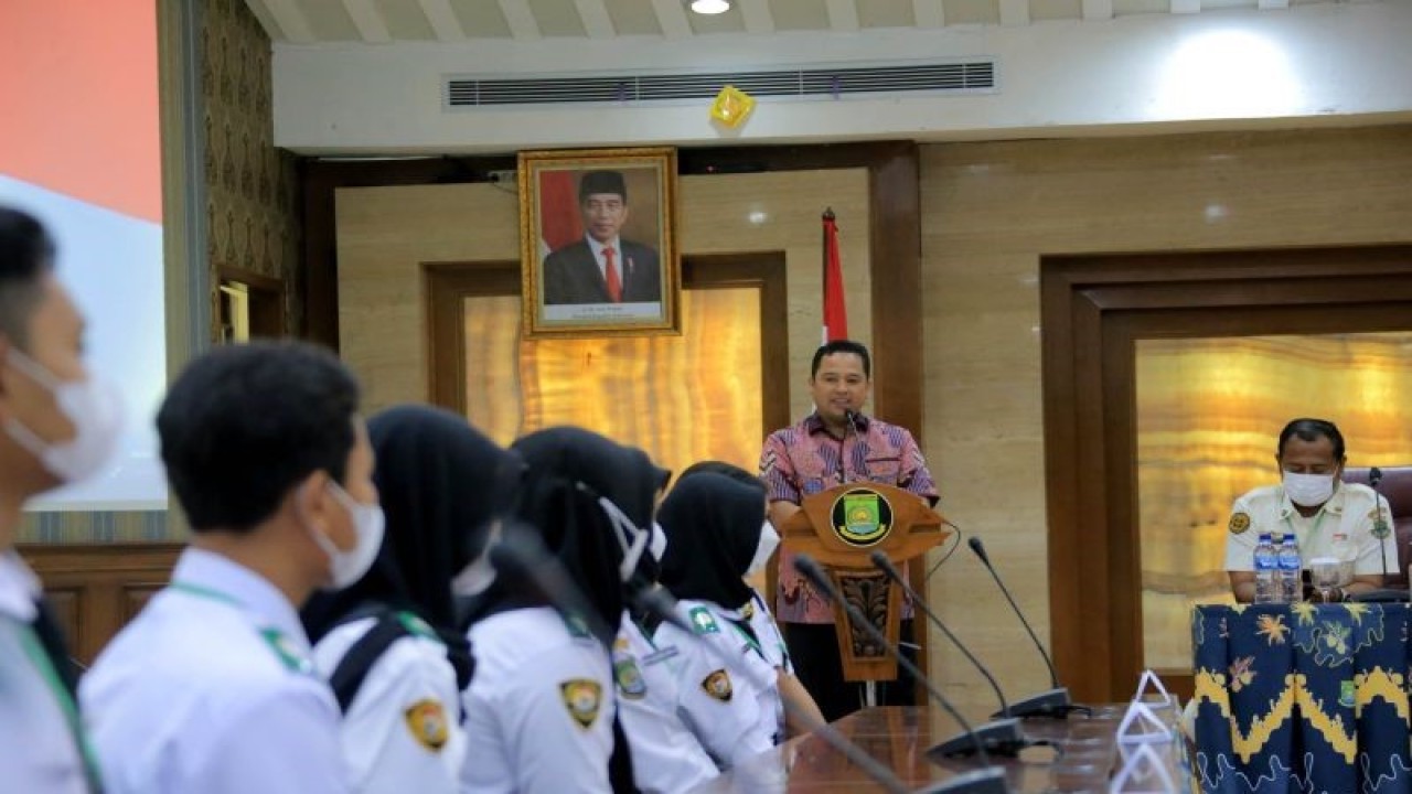 Wali Kota Arief saat menghadiri kegiatan Musyawarah Kota VII Purna Paskibraka Indonesia (PPI) Kota Tangerang Tahun 2022 yang berlangsung di ruang Akhlakul Karimah, Pusat Pemerintahan Kota Tangerang, Minggu(11/12).