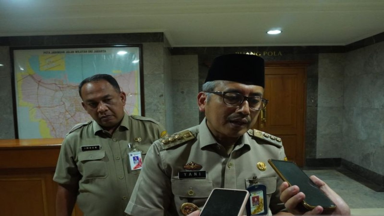 Wali Kota Jakarta Barat, Yani Wahyu Purwoko saat ditemui di kantor Wali Kota Jakarta Barat, Selasa (22/11/2022). ANTARA/Walda