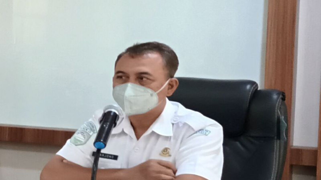 Kepala Stasiun Meteorologi Yogyakarta Warjono. ANTARA/Victorianus Sat Pranyoto