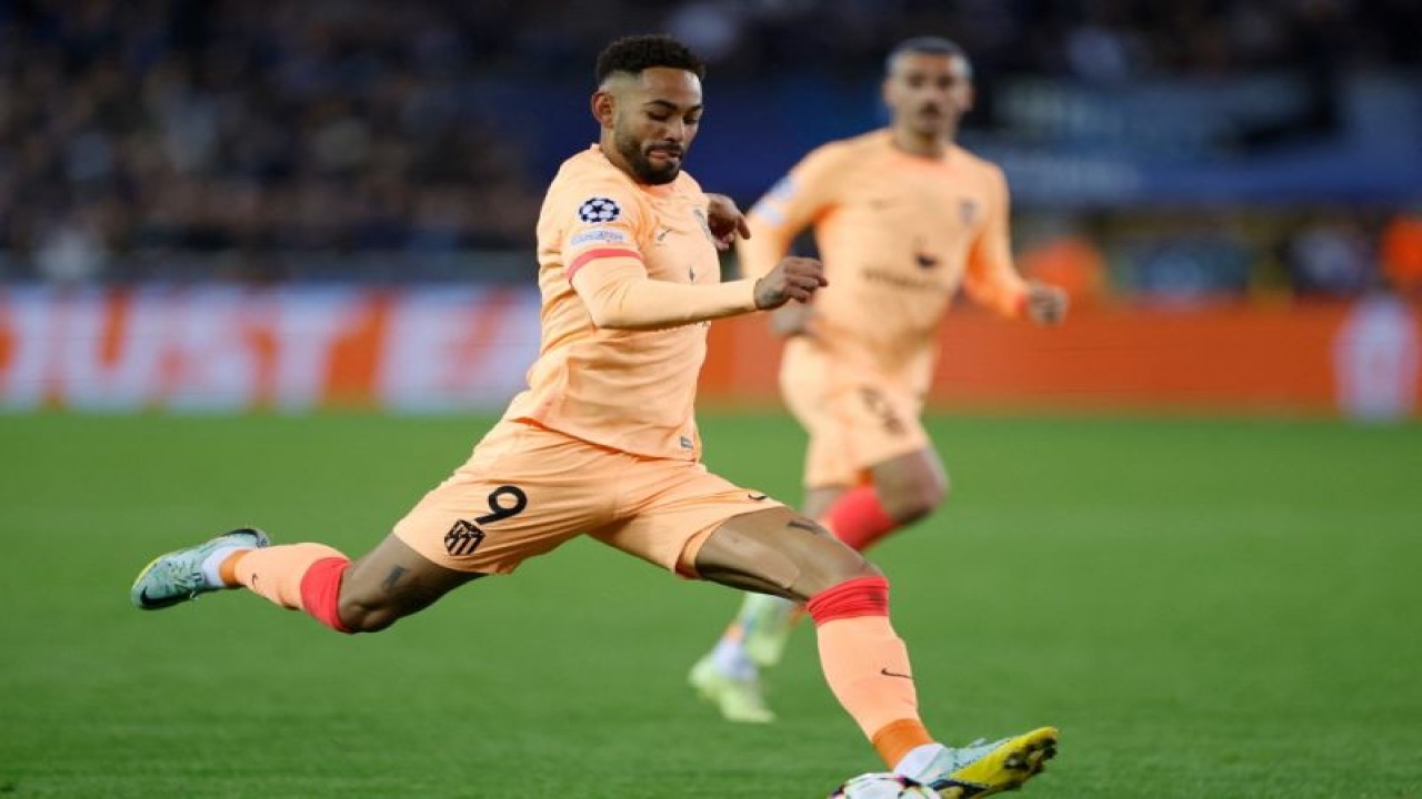 Striker Atletico Madrid Matheus Cunha (kiri) dalam pertandingan Grup B Liga Champions antara Club Brugge dan Atletico Madrid di Stadion Jan Breydel di Bruges pada 4 Oktober 2022. (Photo by Kenzo TRIBOUILLARD / AFP) (AFP/KENZO TRIBOUILLARD)