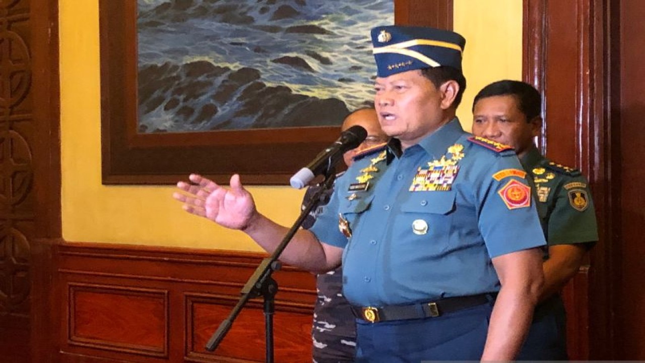 Panglima TNI Laksamana TNI Yudo Margono saat memberikan keterangan pers usai Exit Briefing Kepala Staf Angkatan Laut (Kasal) di Balai Samudera, Kelapa Gading, Jakarta Utara, Rabu (21/12/2022). ANTARA/Syaiful Hakim