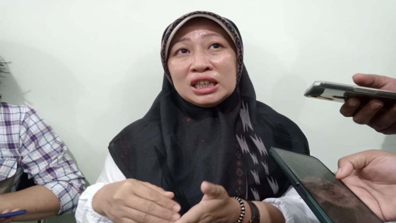 Pejabat Fungsional Layanan Penyandang Disabilitas Dinas Sosial Kota Mataram Zulfa Nur Azizah. (Foto: ANTARA/Nirkomala)