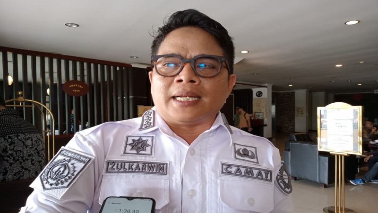 Camat Selaparang Kota Mataram Zulkarwin. (Foto: ANTARA/Nirkomala)