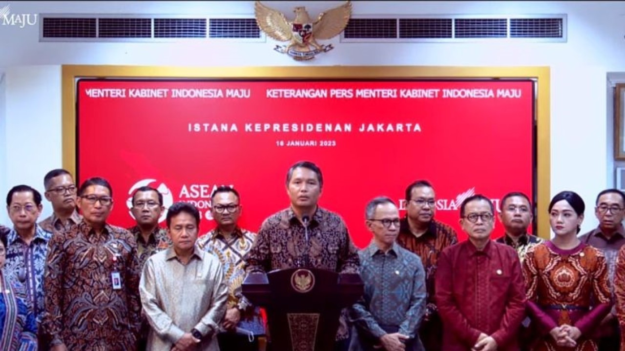 Tangkapan layar Ketua Dewan Pengurus Asosiasi Asuransi Jiwa Indonesia (AAJI) Budi Tampubolon dalam konpers usai pertemuan dengan Presiden Jokowi di Jakarta, Senin (16/1/2023). ANTARA/Sanya Dinda