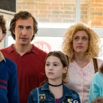 Adam Driver (baju merah) dan Greta Gerwig (baju pink) dalam cuplikan "White Noise" (2022). (Netflix)-1672537998