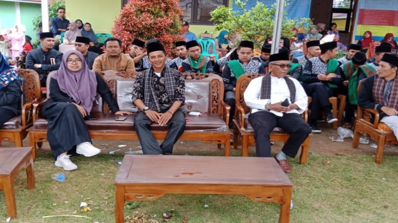 Koordinator Divisi Pencegahan, Partisipasi Masyarakat dan Humas Bawaslu Agam, Okta Muhlia sedang di Festival Alek Nagari Koto Laweh. Dok Bawaslu Agam