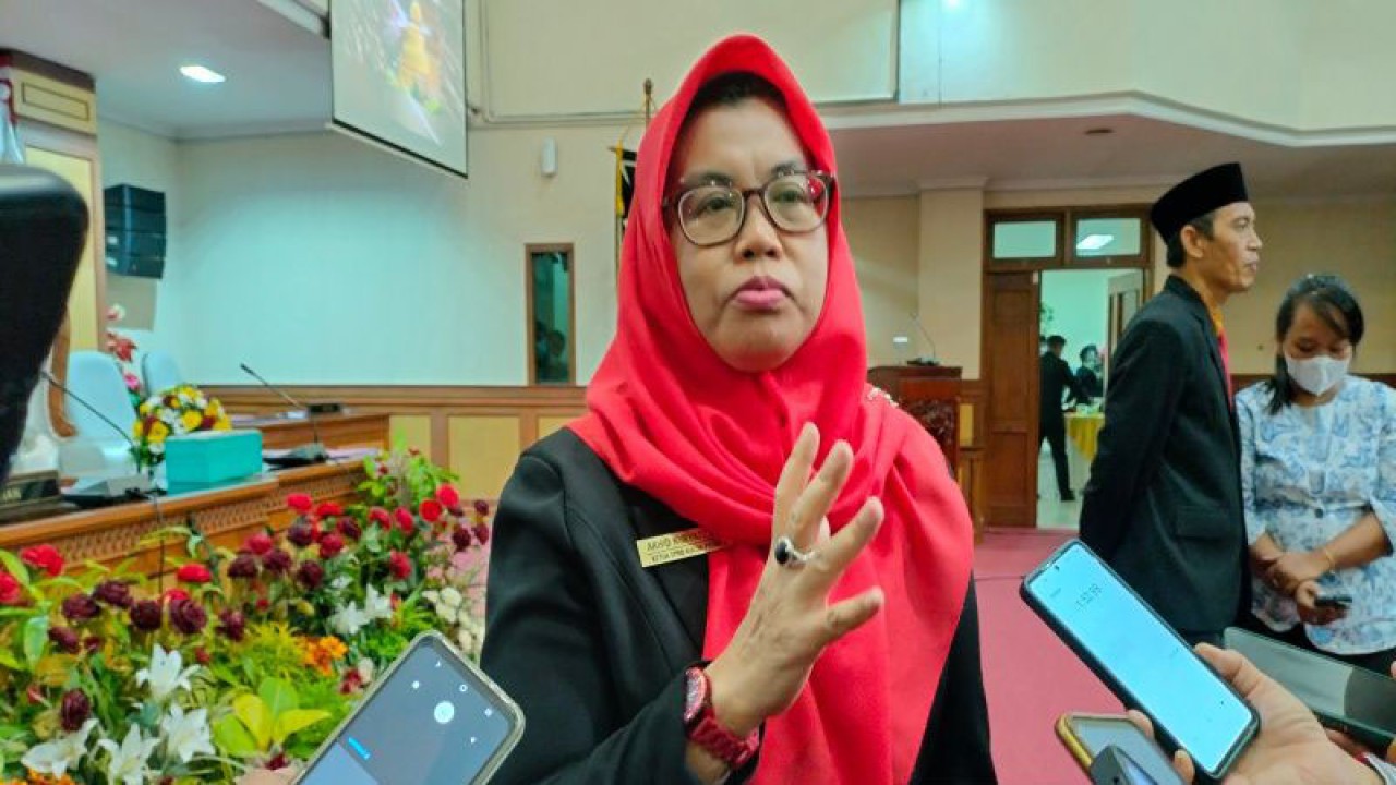 Ketua DPRD Kulon Progo Akhid Nuryati. (ANTARA/Sutarmi)