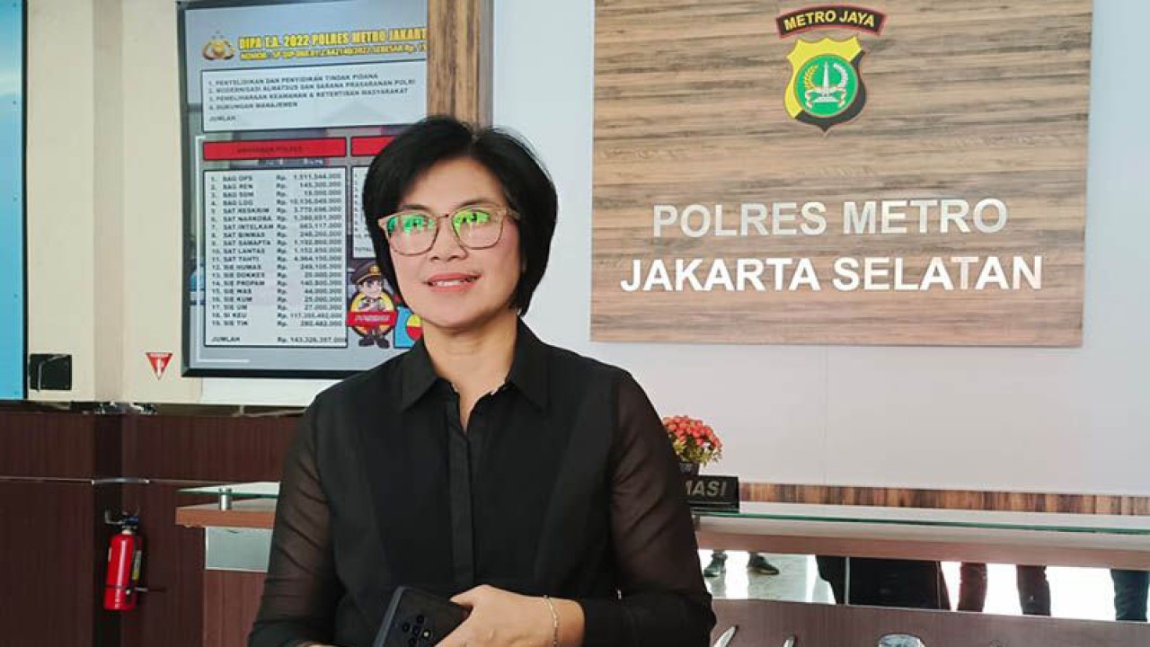 Kepala Seksi Humas Polres Metro Jakarta Selatan AKP Nurma Dewi memberikan keterangan media di Jakarta, Kamis (5/1/2023). ANTARA/Yoanita HD/aa.