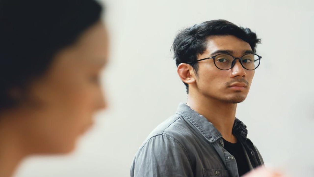 Aktor Daffa Wardhana dalam film “Panduan Mempersiapkan Perpisahan”. (ANTARA/HO-Bioskop Online)