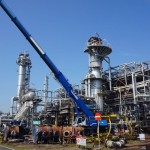 Alat berat saat berada di sekitar lokasi unit NPU Kilang Pertamina Balongan, Kabupaten Indramayu, Jawa Barat, Juma (13/1/2023). (ANTARA/Ho-Pertamina Balongan)-1673598339