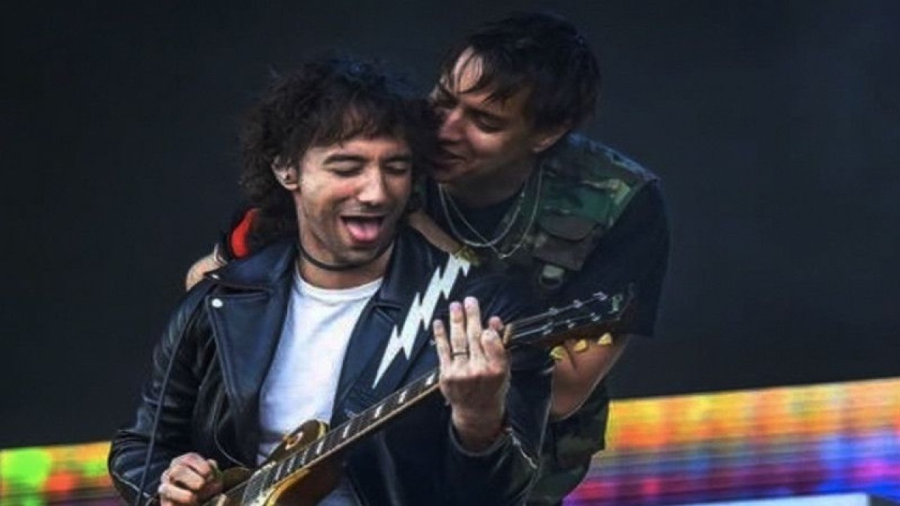 Gitaris Albert Hammond Jr. dan vokalis Julian Casablancas dari The Strokes. (instagran/alberthammondjr)