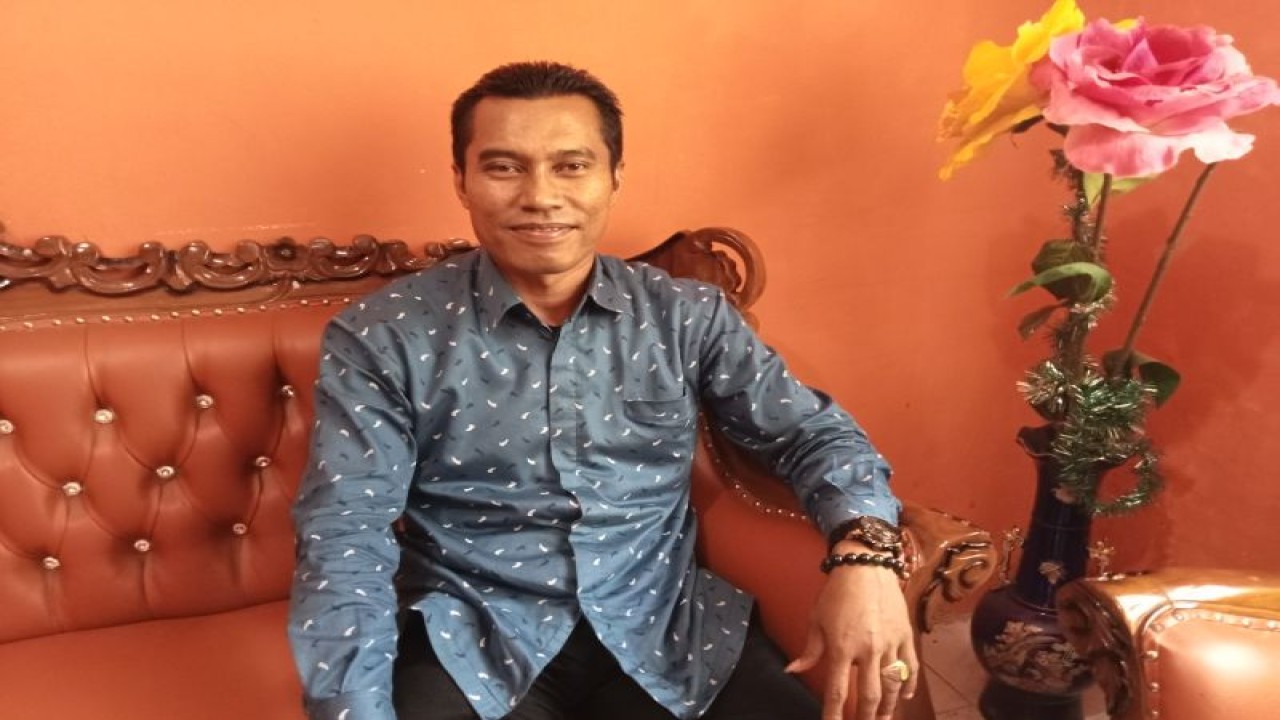 Ketua KPU Pasaman Barat Alharis (ANTARA/Altas Maulana)