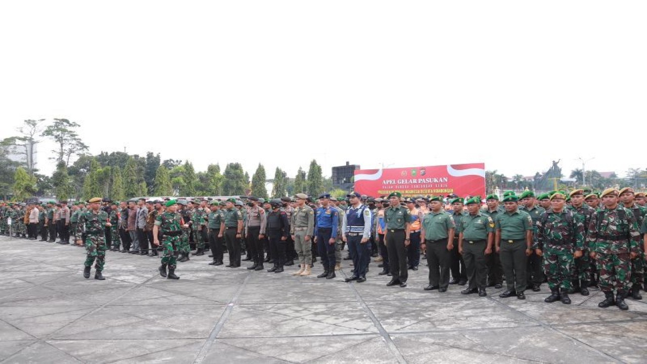 Apel gelar pasukan pengamanan rencana kunjungan kerja Jokowi di Kota Pekanbaru, Riau, Selasa (3/1/22). (ANTARA/HO-Korem)
