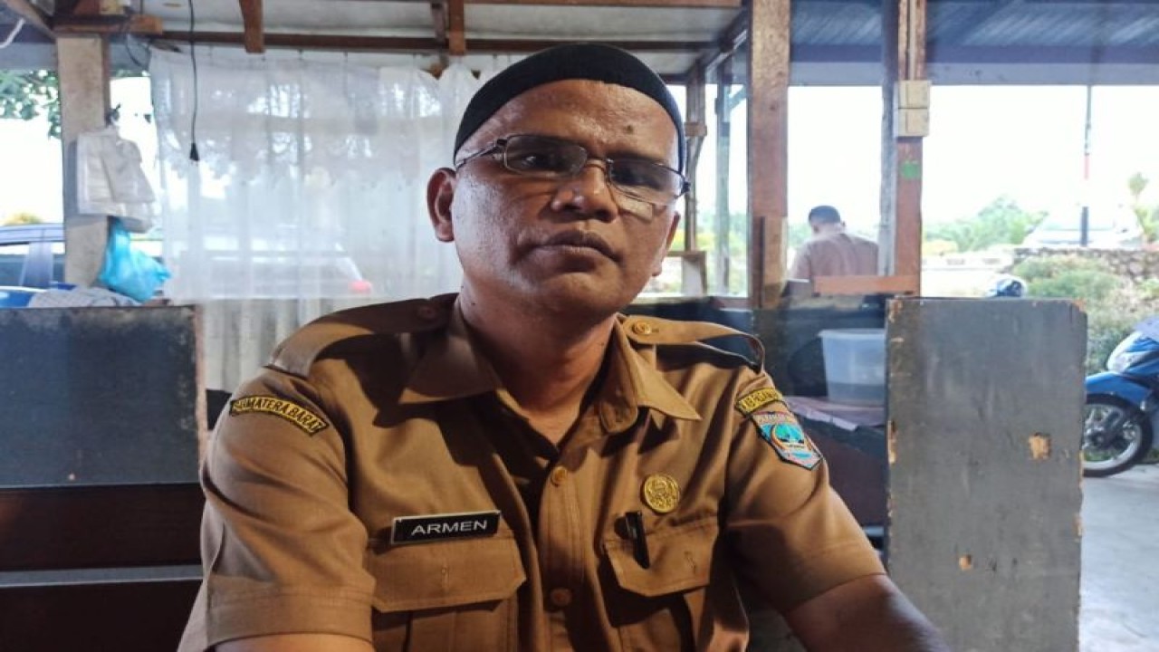 Kepala Dinas Tenaga Kerja Pasaman Barat Armen. (ANTARA)