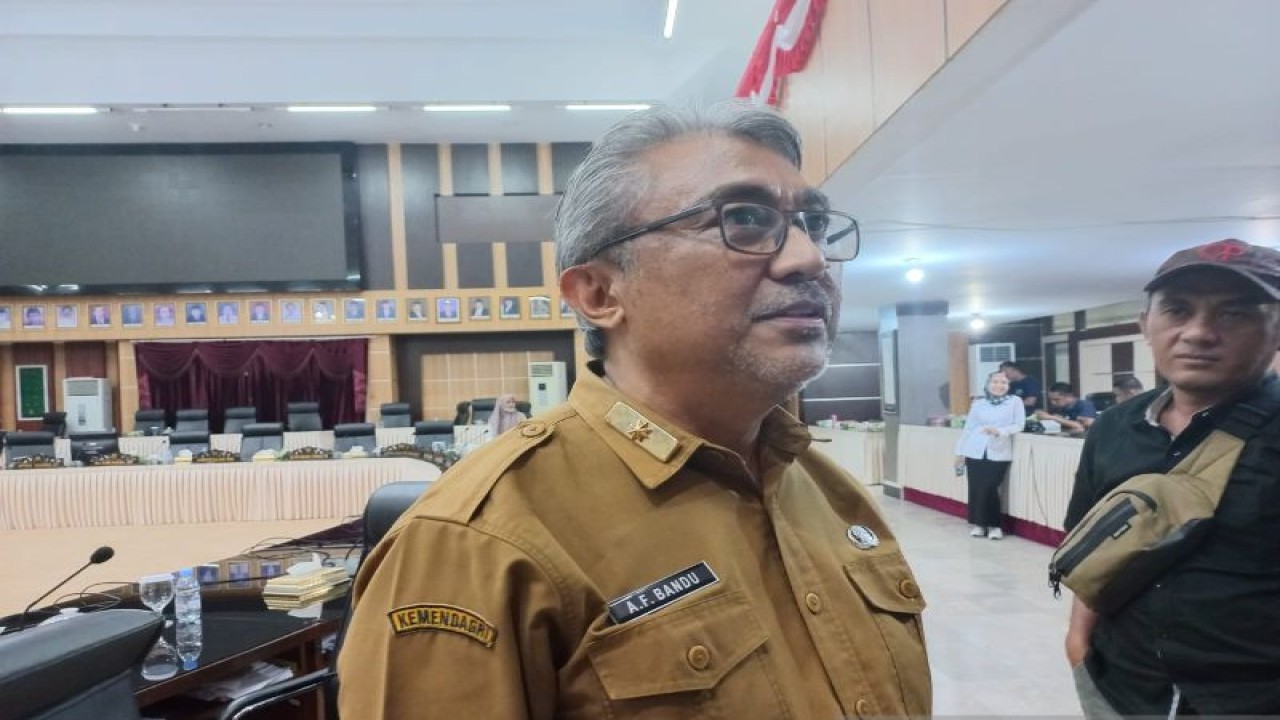 Kepala Dinas Ketenagakerjaan dan Transmigrasi (Nakertrans) Provinsi Sulawesi Tengah Arnol Firdaus Bandu. ANTARA/Kristiana Natalia