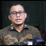 Arsip foto - Kepala Bagian Pemberitaan KPK Ali Fikri (tengah) memberikan keterangan pers. ANTARA FOTO/Reno Esnir/aww. (ANTARA FOTO/RENO ESNIR)-1673246896