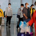 Arsip - Penumpang tiba di bandara di tengah wabah COVID-19 di Beijing, China, 5 November 2020. (ANTARA/REUTERS/Thomas Peter/as)-1673774128