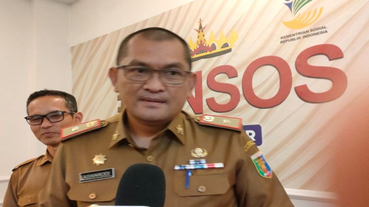 Dokumentasi- Kepala Dinas Sosial Provinsi Lampung Aswarodi saat memberikan keterangan. ANTARA/Ruth Intan Sozometa Kanafi.