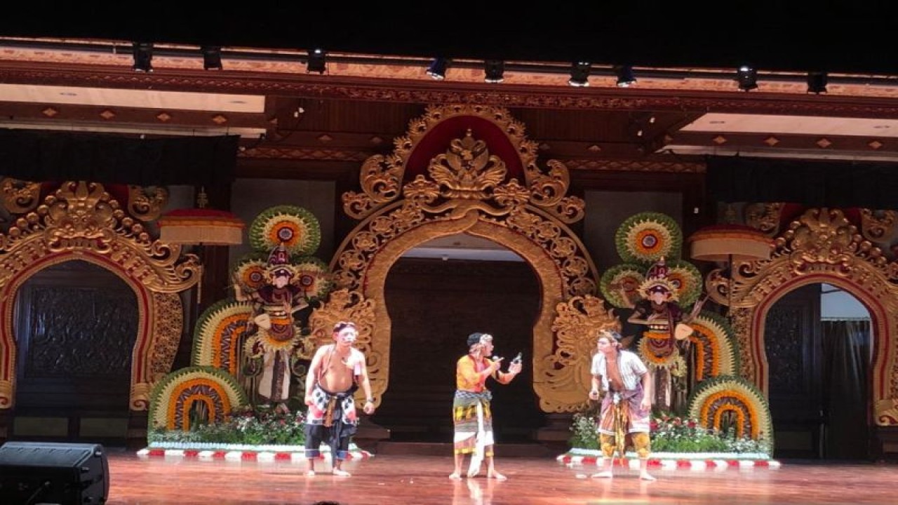 Audisi bondres bertema arak bali oleh kelompok Medagang Bondres di Denpasar, Senin (23/1/2023). ANTARA/Ni Putu Putri Muliantari