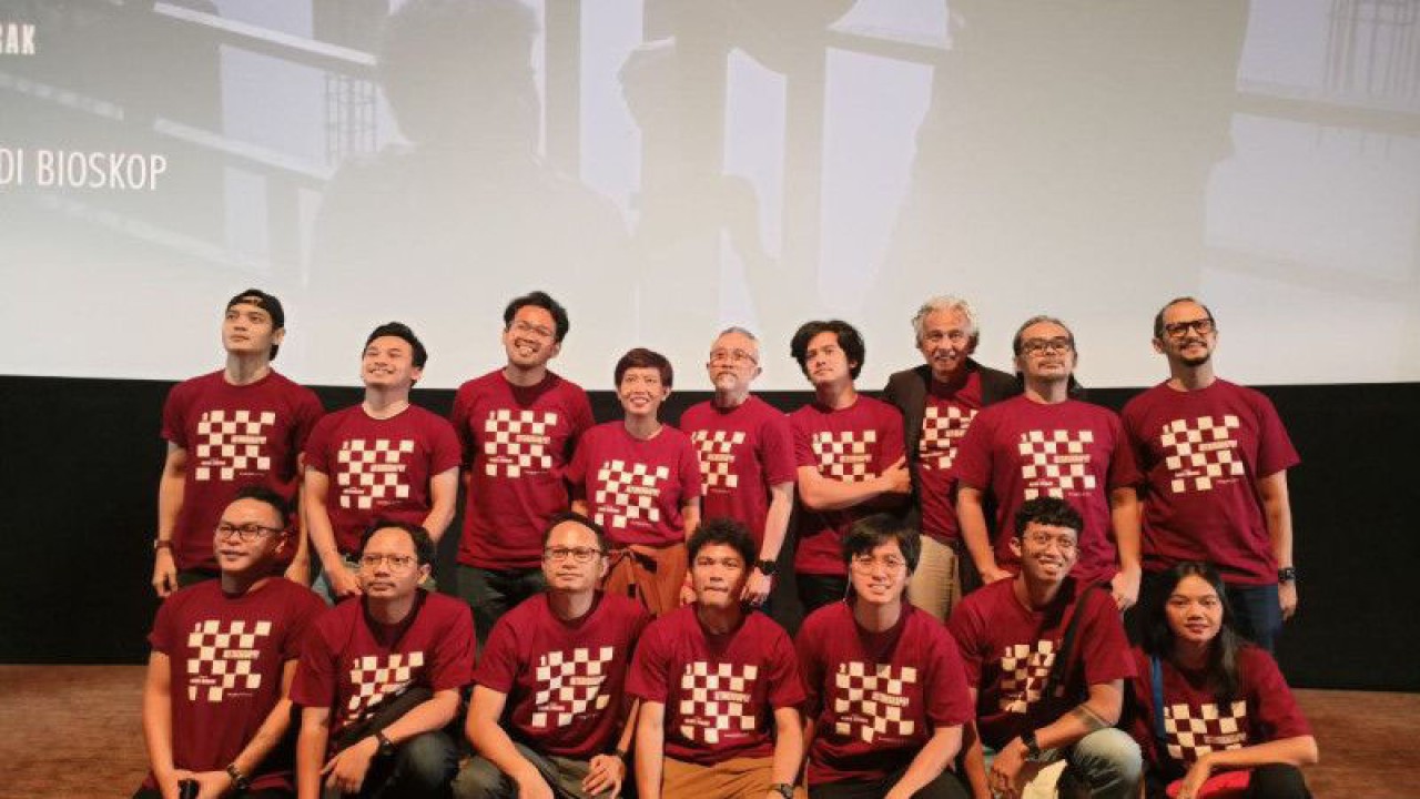 Pemain dan tim produksi "Autobiography" saat konferensi pers di Epicentrum XXI Jakarta, Selasa (17/1/2023) (ANTARA/Suci Nurhaliza)