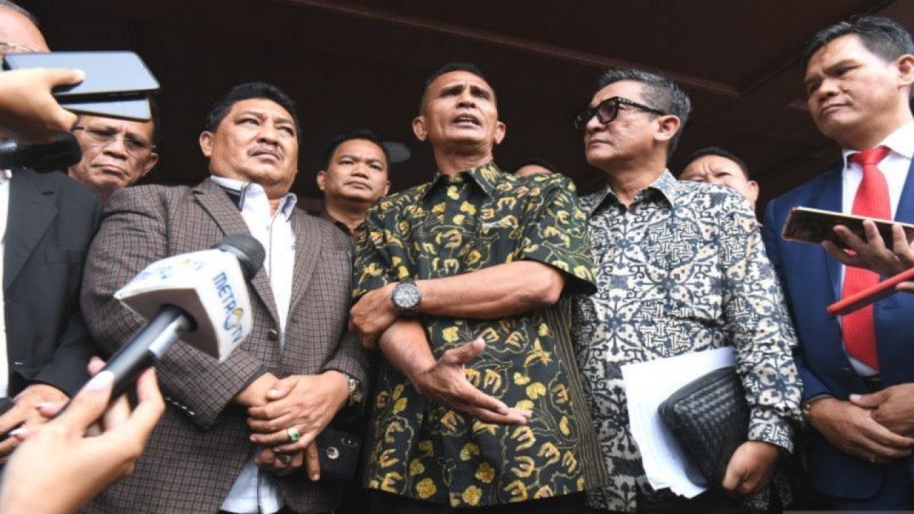 Ayah Almarhum Nofriansyah Yosua Hutabarat yakni Samuel Hutabarat (ANTARA FOTO/ HAFIDZ MUBARAK A)