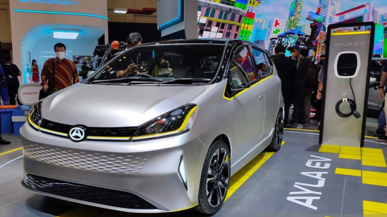 Pengenalan Daihatsu Ayla EV di GIIAS 2022 di ICE BSD Tangerang, Kamis (11/8/2022). (ANTARA/Arnidhya Nur Zhafira)