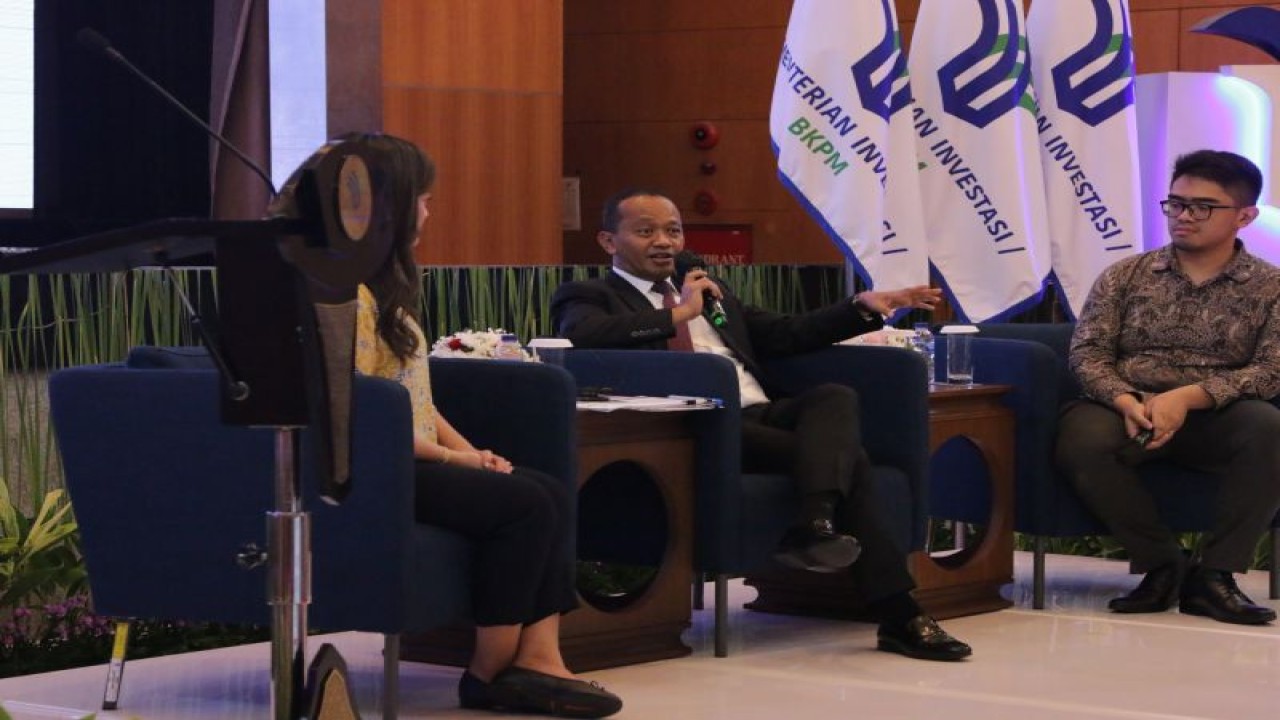 Menteri Investasi/Kepala BKPM Bahlil Lahadalia dalam pertemuan dengan mahasiswa pascasarjana Harvard University di Jakarta, Senin (9/1/2023). (ANTARA/HO Kementerian Investasi/BKPM)