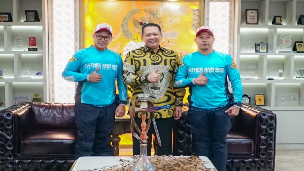 Ketua MPR RI sekaligus Ketua Umum Ikatan Motor Indonesia (IMI) Bambang Soesatyo bersama Andrabells dan Syachnail/Dok MPR
