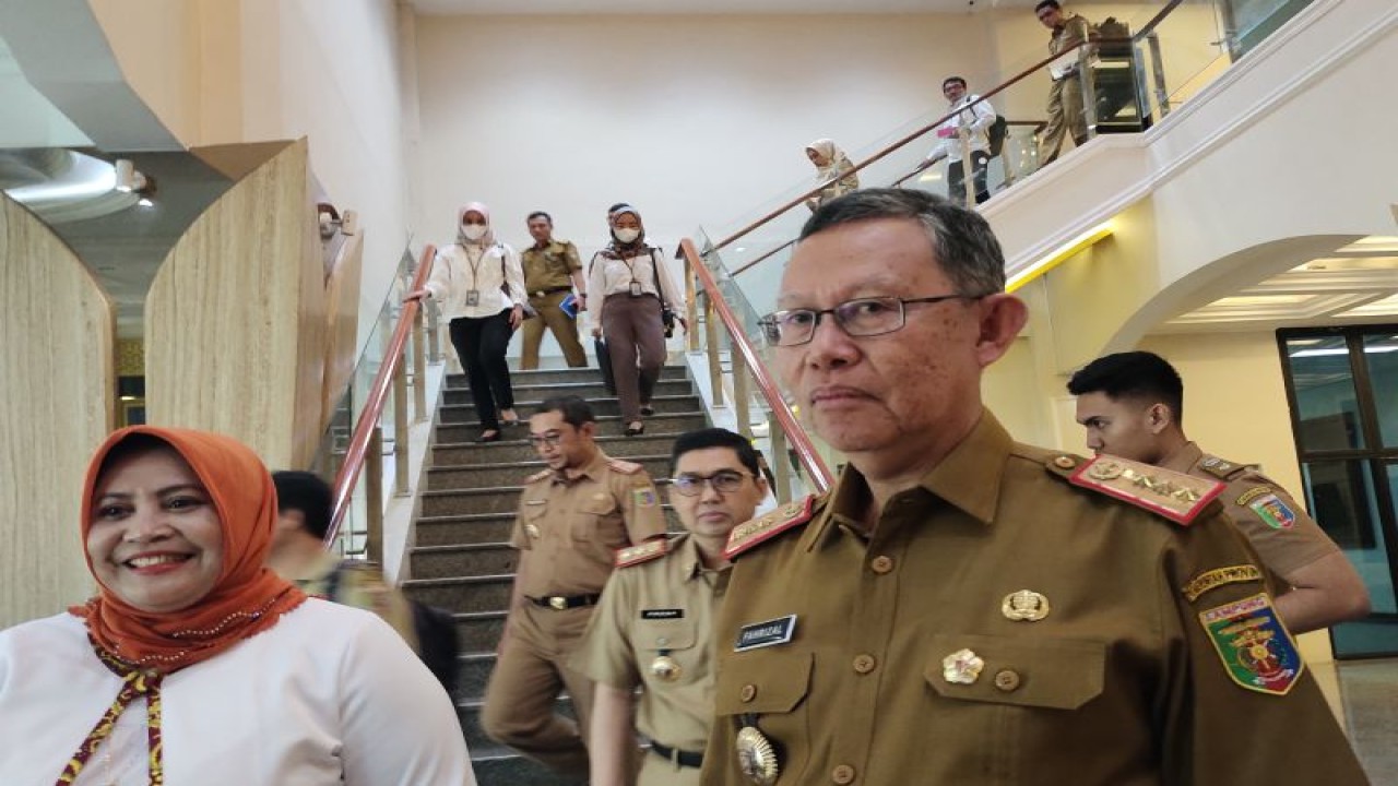 Sekretaris Daerah Provinsi Lampung Fahrizal Darminto saat memberi keterangan. Bandarlampung, Senin (9/1/2023). ANTARA/Ruth Intan Sozometa Kanafi.