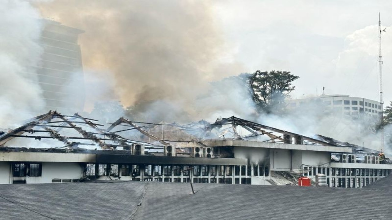 Arsip - Kebakaran terjadi di Kantor Bappelitbang, Kota Bandung, Jawa Barat. (ANTARA/HO-Humas Pemkot Bandung)