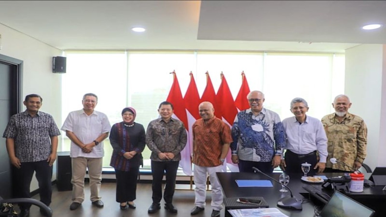 Tangkapan virtual Menteri Badan Perencanaan Pembangunan Nasional (Bappenas) Suharso Monoarfa saat menerima audiensi PT Regio Aviasi Industri, Jakarta, Rabu (25/01/2023). ANTARA/M. Baqir Idrus Alatas