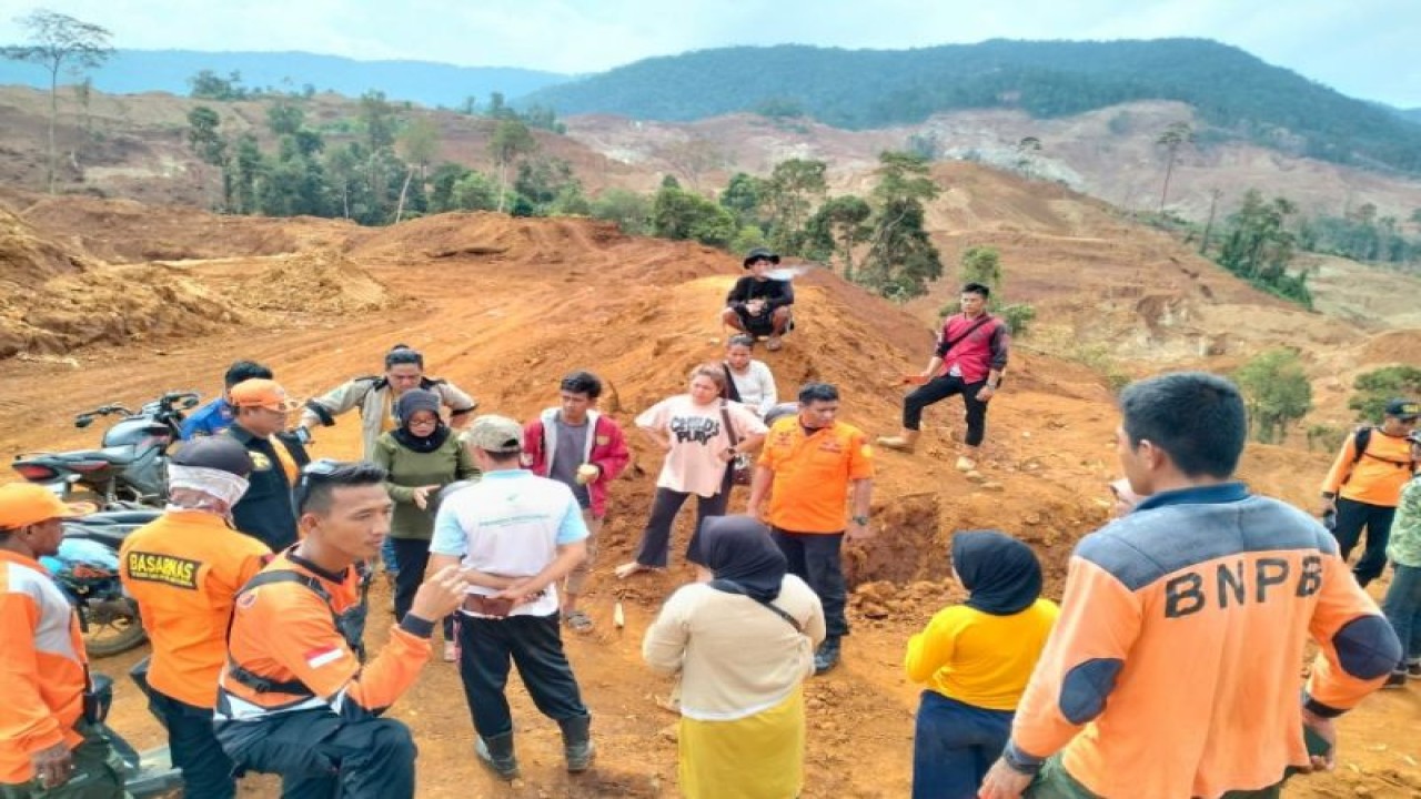 Basarnas sebut pekerja tambang hilang di hutan Kabupaten Konawe Utara ditemukan selamat, Selasa (17/1/2023) (ANTARA/HO-Humas Basarnas Kendari)