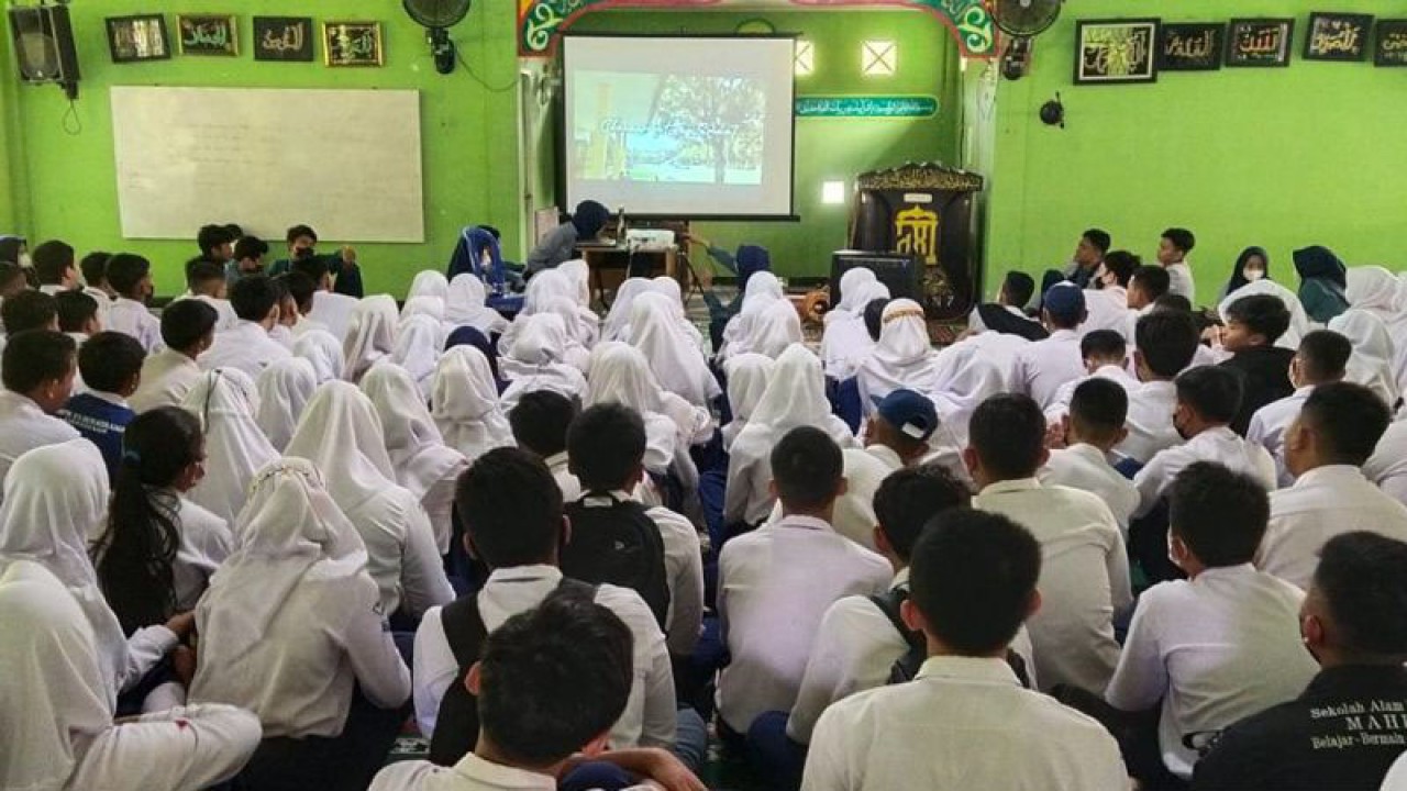Anak Sekolah di Bengkulu saat menerima materi. ANTARA/Anggi Mayasari