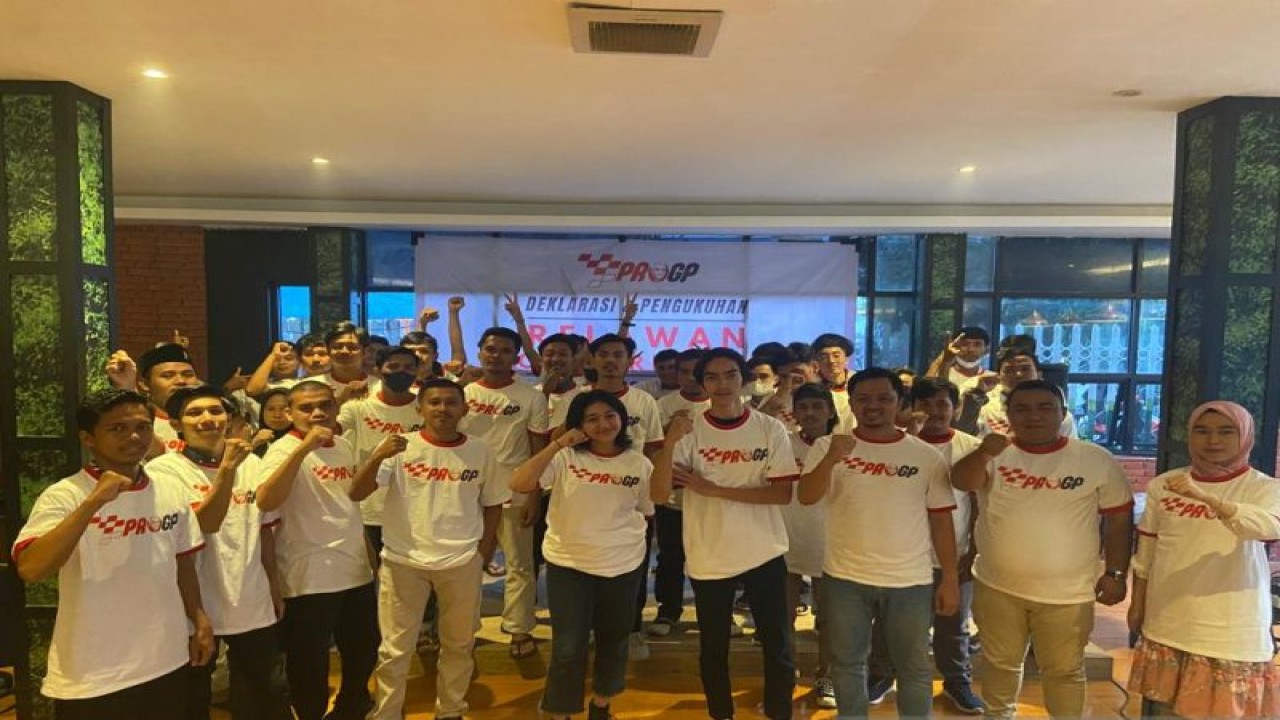 Suasana foto bersama setelah pengukuhkan ProGP se-Sumbar di Padang, Sumatera Barat, Rabu (18/1/2023). ANTARA/HO-ProGP
