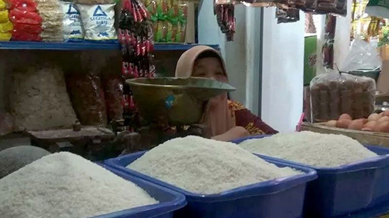 Ilustrasi - Kenaikan harga beras turut memicu inflasi pada bulan Desember 2022 di Purwokerto dan Cilacap. ANTARA/Sumarwoto