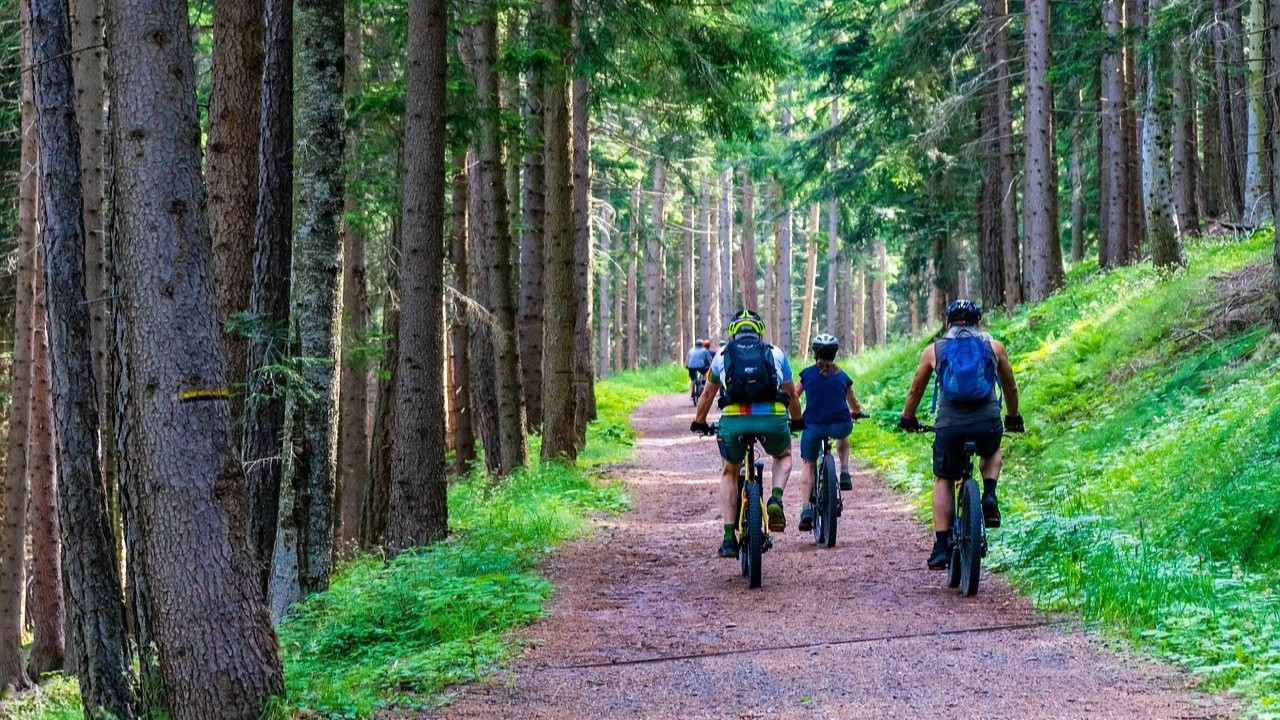 Bersepeda di alam bebas/ist