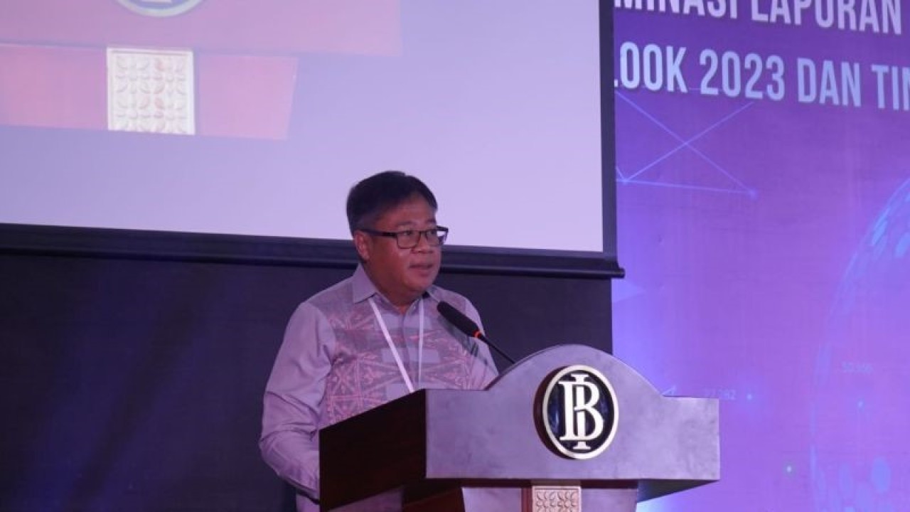 Kepala KPw BI Provinsi Gorontalo, Rony Widijarto Purubaskoro memberikan sambutan pada Diseminasi Laporan Perekonomian Provinsi Gorontalo di Kota Gorontalo, Senin (16/1/2023). ANTARA/HO-Humas KPw BI Provinsi Gorontalo