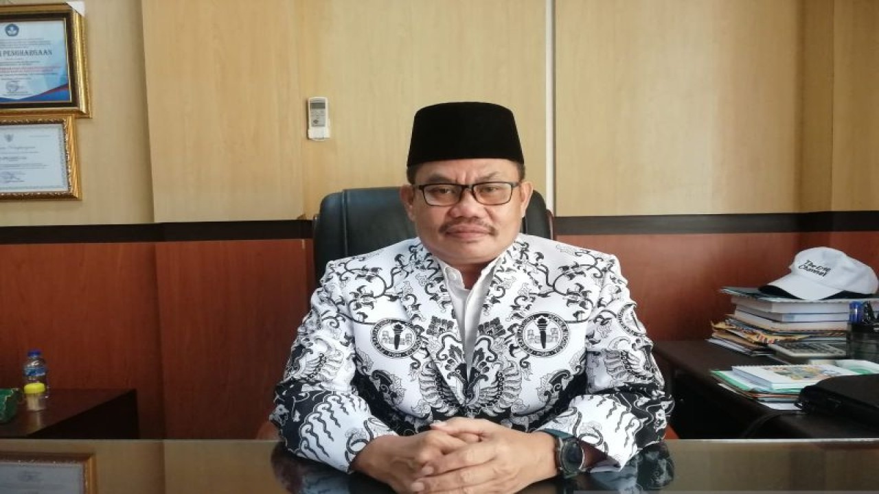 Kepala Dinas Pendidikan Bintan Tamsir. ANTARA/Nikolas Panama