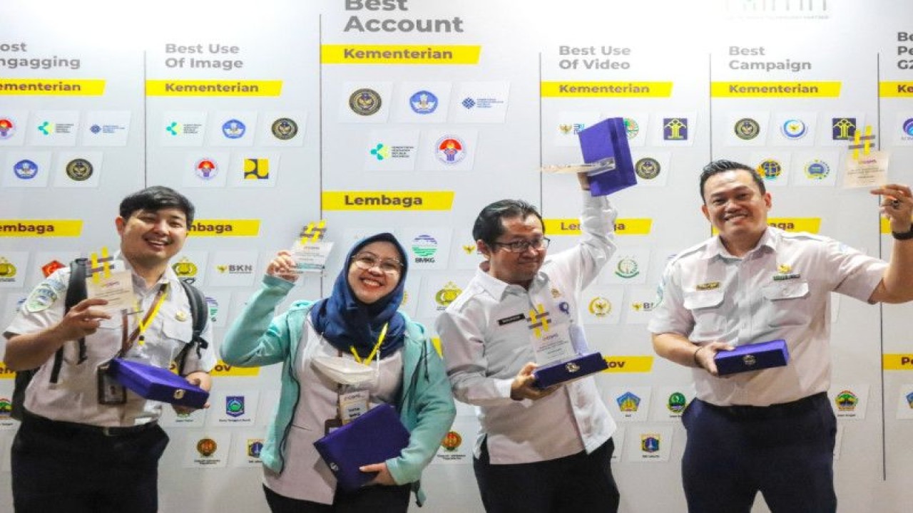 BMKG meraih lima penghargaan Government Social Media (GSM) Award 2022 yang digelar di Auditorium Perpustakaan Nasional Republik Indonesia, Jakarta, Rabu (11/1/2021). (ANTARA/HO-BMKG)